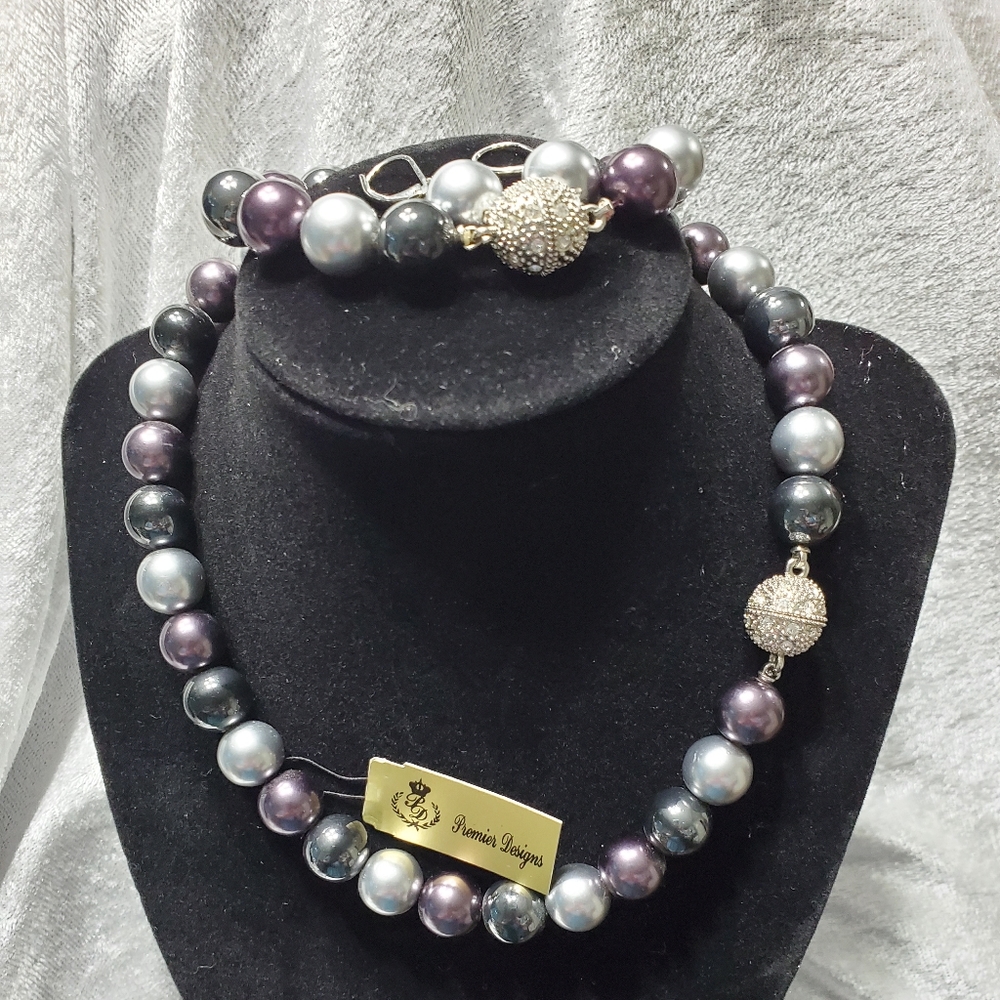 Neclace, bracelet and matching earrings